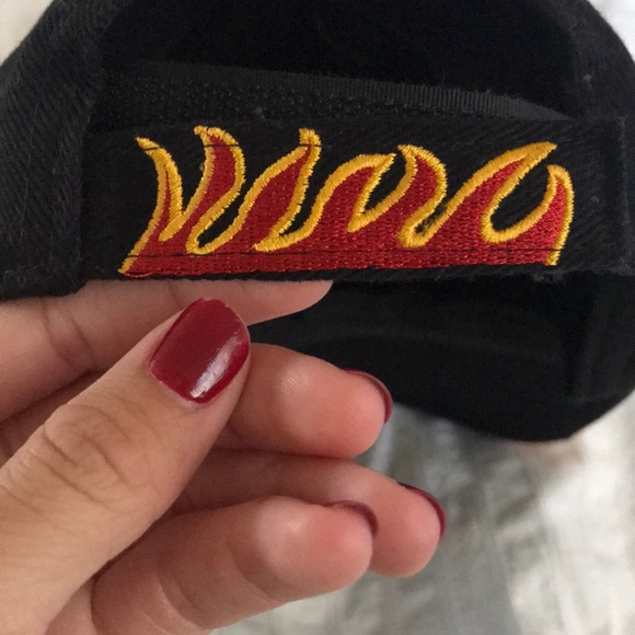 URBAN OUTFITTERS FLAME HAT - Picture 5 of 6